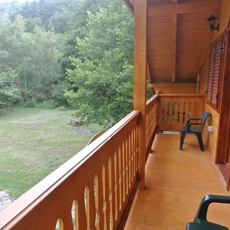 Chalet By The River Веліуг Екстер'єр фото