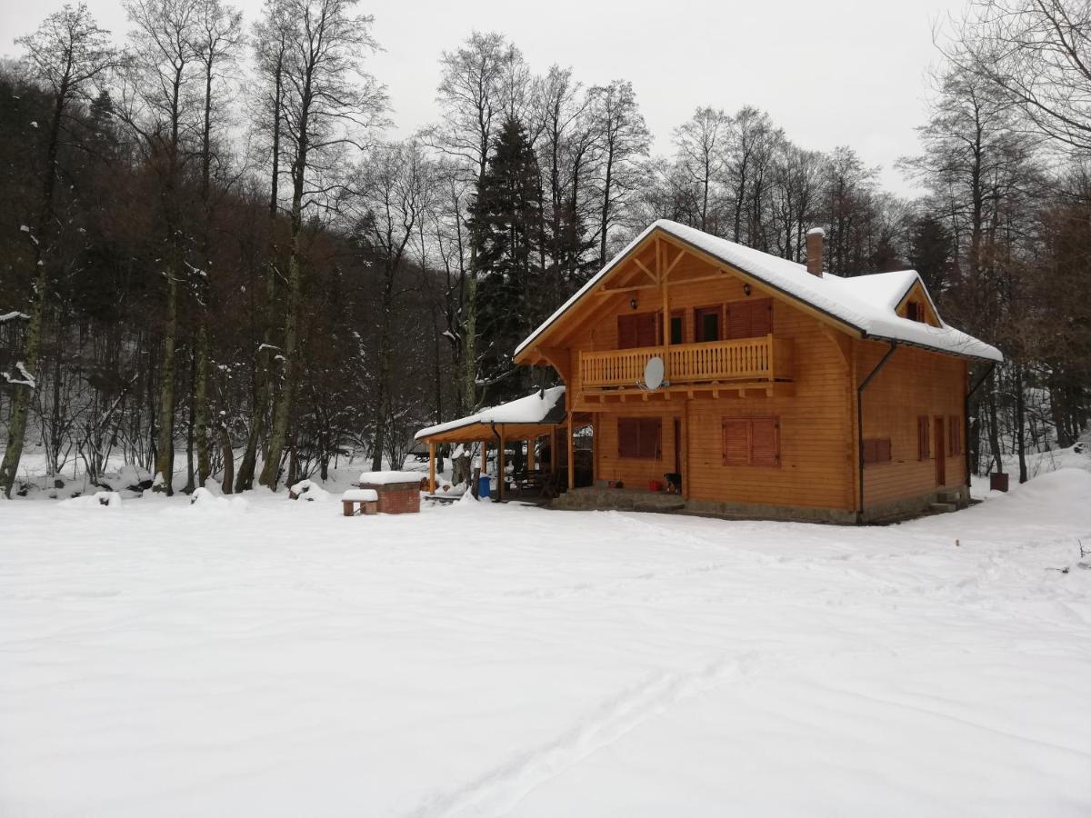 Chalet By The River Веліуг Екстер'єр фото
