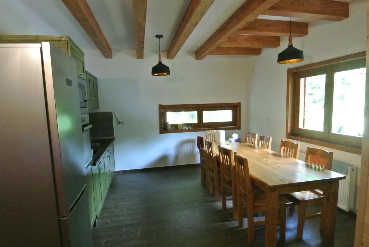 Chalet By The River Веліуг Екстер'єр фото